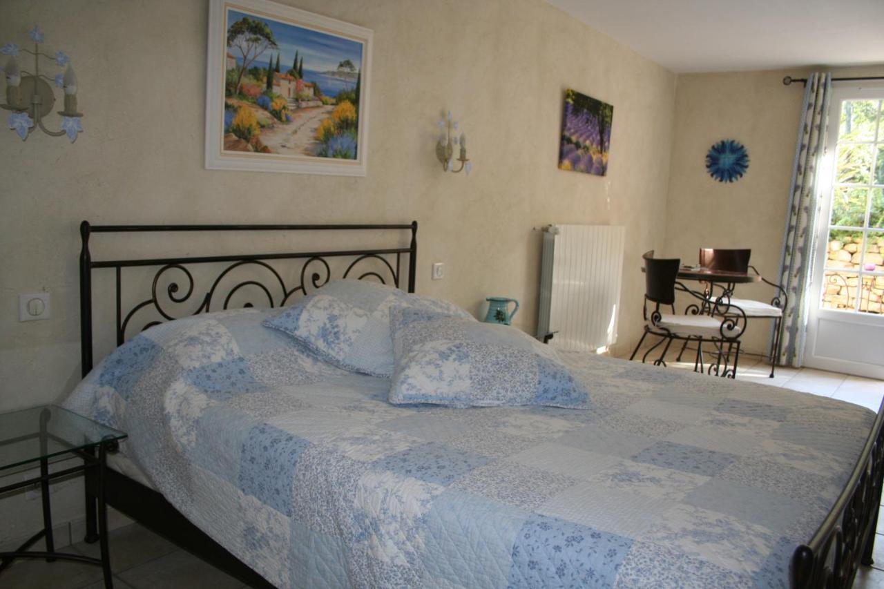 LE MAS DES TARENTES Chambres d'hôtes Trans-en-Provence Extérieur photo