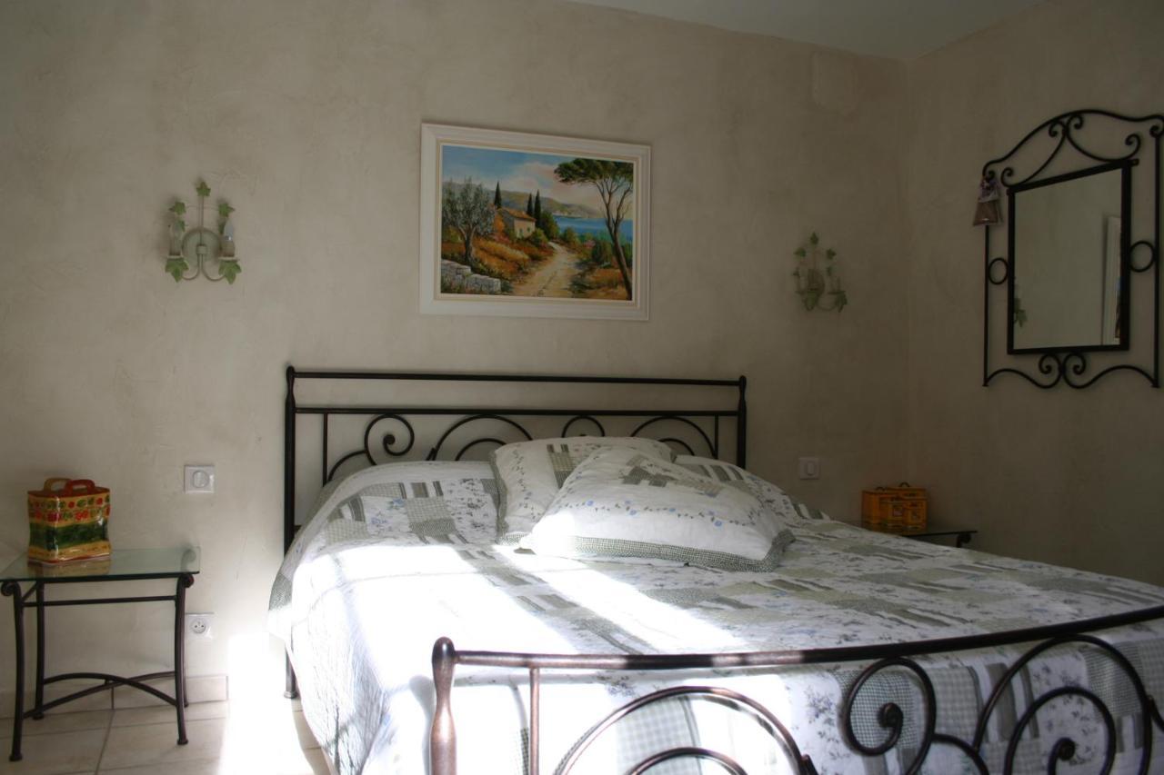 LE MAS DES TARENTES Chambres d'hôtes Trans-en-Provence Extérieur photo
