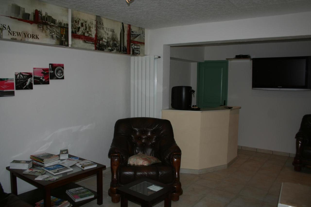 LE MAS DES TARENTES Chambres d'hôtes Trans-en-Provence Extérieur photo