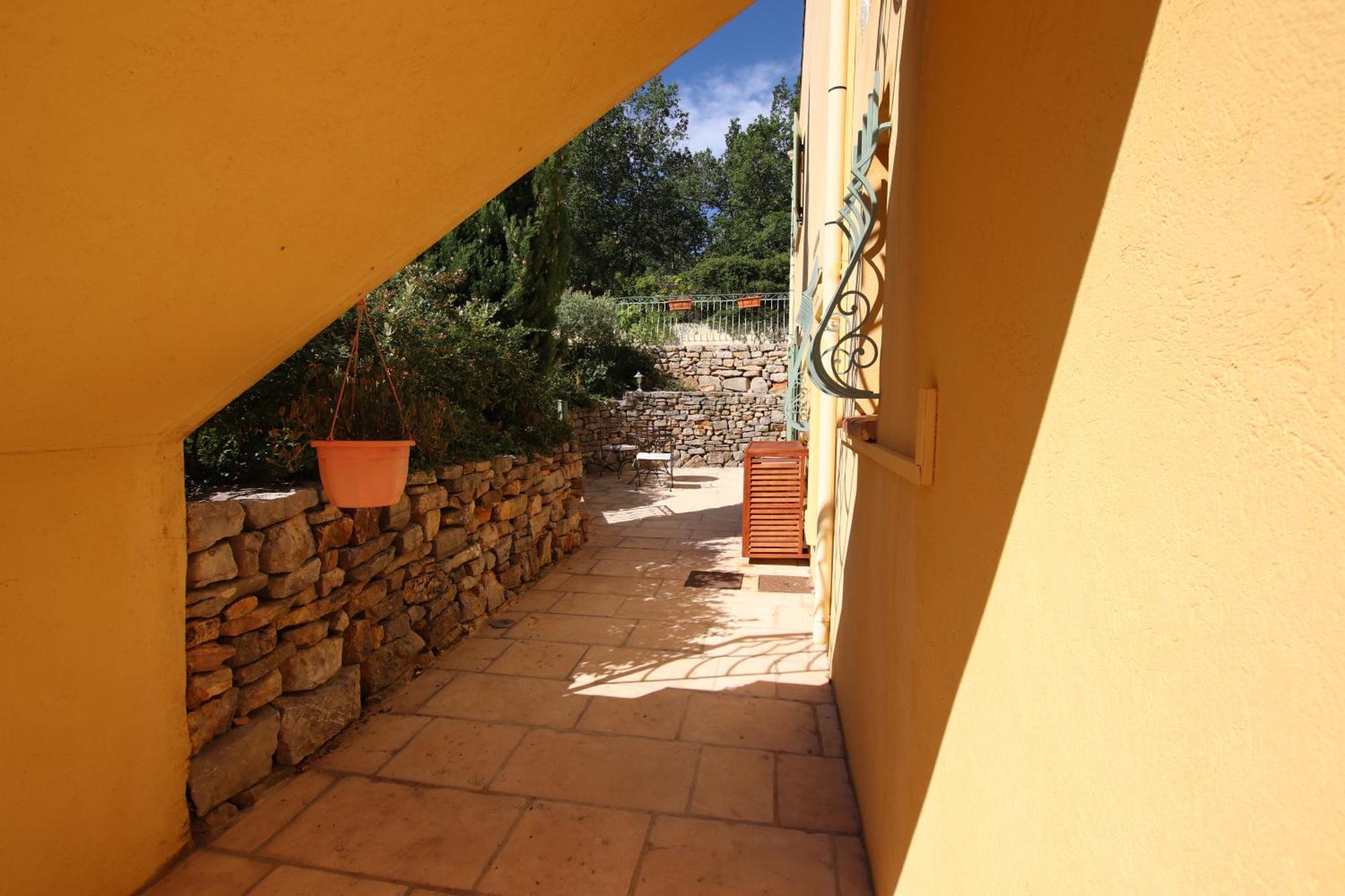 LE MAS DES TARENTES Chambres d'hôtes Trans-en-Provence Extérieur photo
