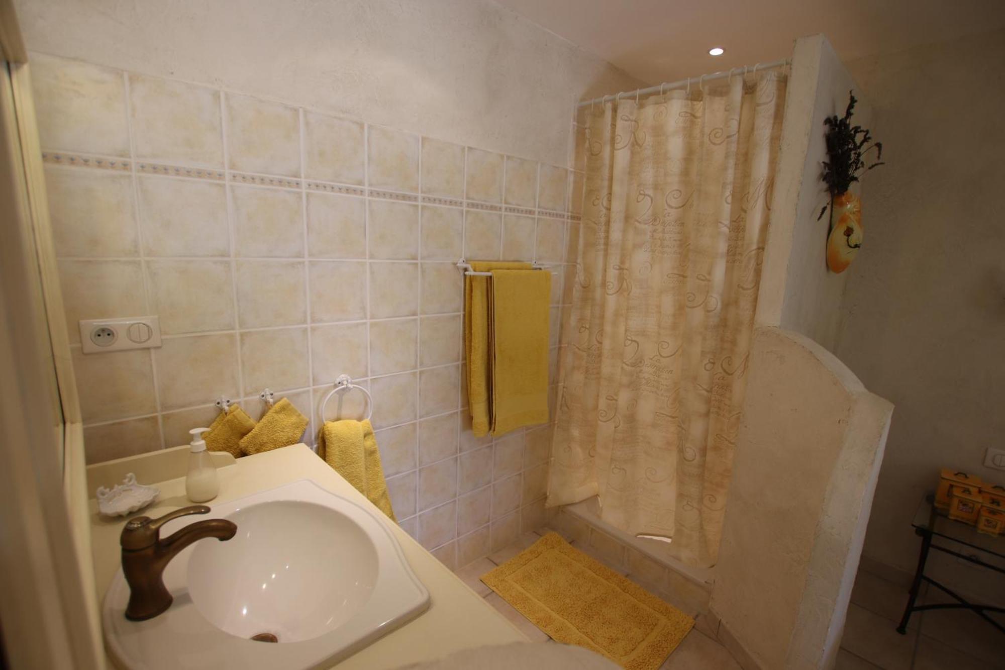 LE MAS DES TARENTES Chambres d'hôtes Trans-en-Provence Extérieur photo