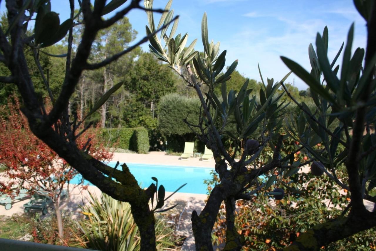 LE MAS DES TARENTES Chambres d'hôtes Trans-en-Provence Extérieur photo