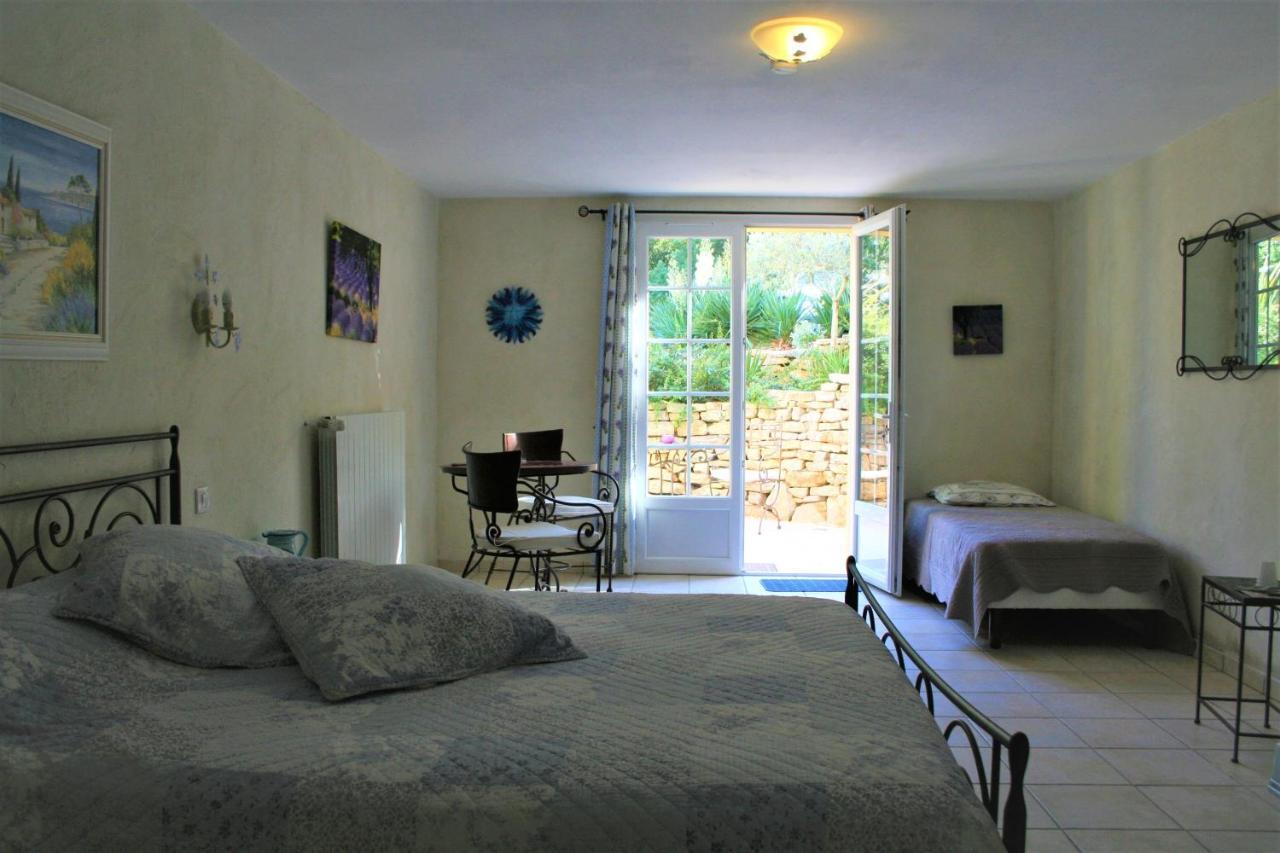 LE MAS DES TARENTES Chambres d'hôtes Trans-en-Provence Extérieur photo