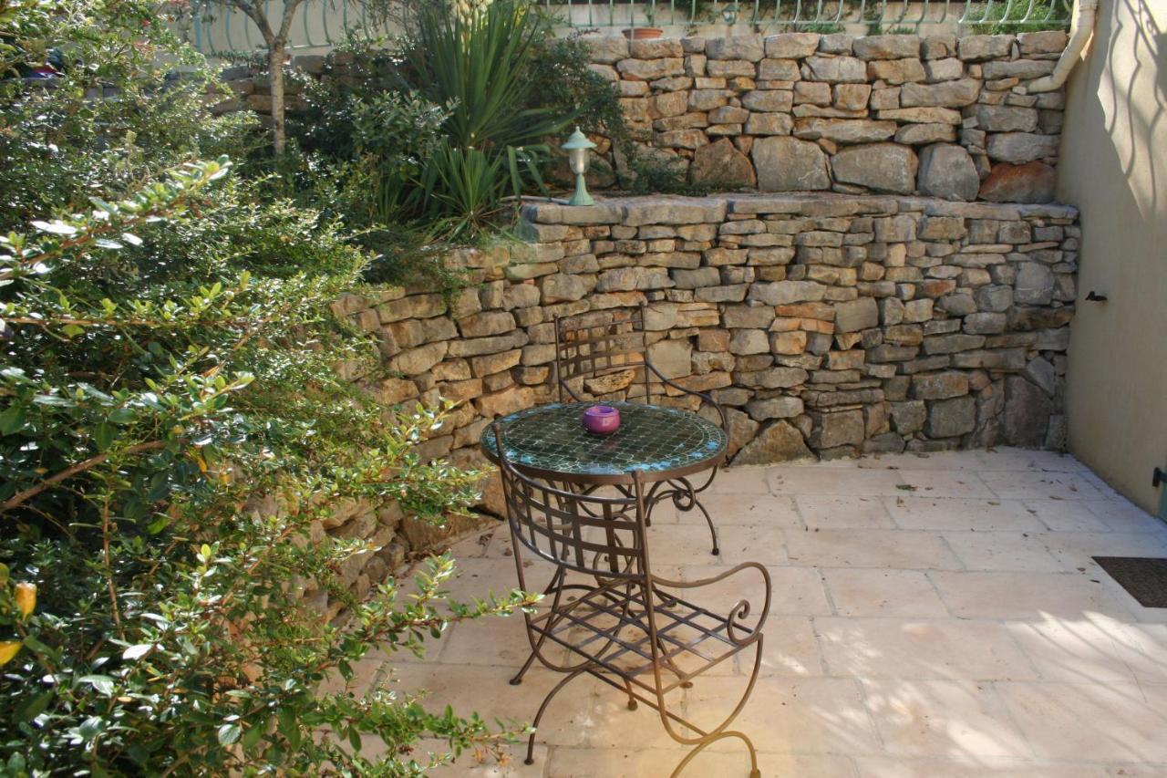 LE MAS DES TARENTES Chambres d'hôtes Trans-en-Provence Extérieur photo
