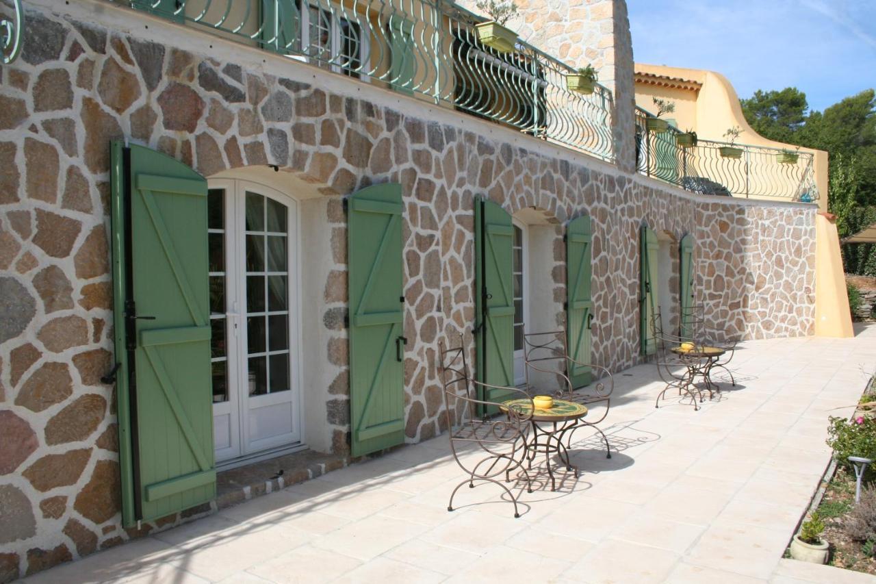 LE MAS DES TARENTES Chambres d'hôtes Trans-en-Provence Extérieur photo