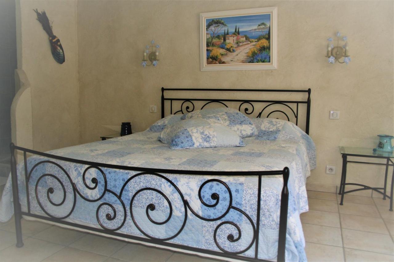 LE MAS DES TARENTES Chambres d'hôtes Trans-en-Provence Extérieur photo